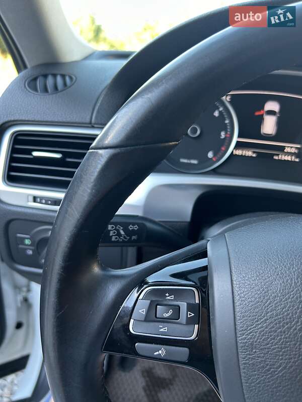 Позашляховик / Кросовер Volkswagen Touareg 2014 в 