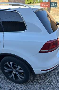 Позашляховик / Кросовер Volkswagen Touareg 2014 в 