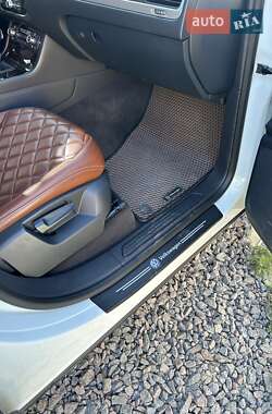 Позашляховик / Кросовер Volkswagen Touareg 2014 в 