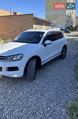 Позашляховик / Кросовер Volkswagen Touareg 2014 в 