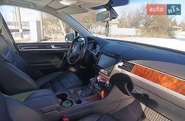 Позашляховик / Кросовер Volkswagen Touareg 2014 в 