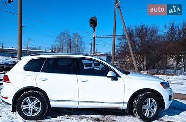 Позашляховик / Кросовер Volkswagen Touareg 2014 в 