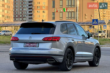 Позашляховик / Кросовер Volkswagen Touareg 2018 в 