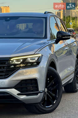 Позашляховик / Кросовер Volkswagen Touareg 2018 в 