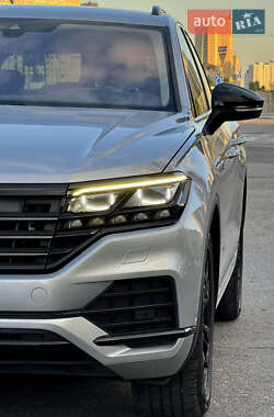 Позашляховик / Кросовер Volkswagen Touareg 2018 в 