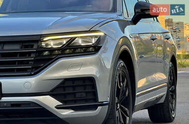 Позашляховик / Кросовер Volkswagen Touareg 2018 в 