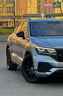 Позашляховик / Кросовер Volkswagen Touareg 2018 в 