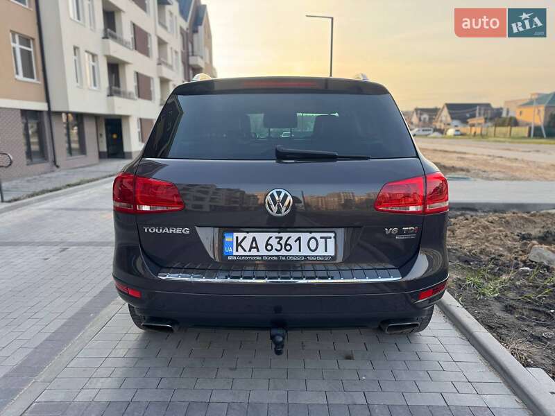 Внедорожник / Кроссовер Volkswagen Touareg 2011 в Киеве