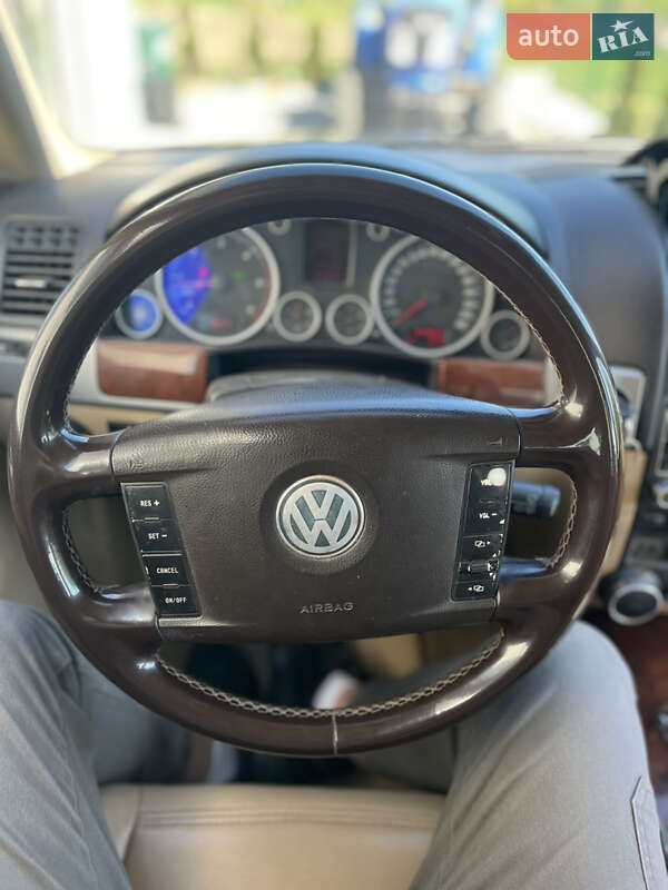 Внедорожник / Кроссовер Volkswagen Touareg 2004 в Черновцах