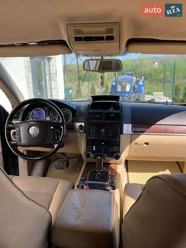 Внедорожник / Кроссовер Volkswagen Touareg 2004 в Черновцах