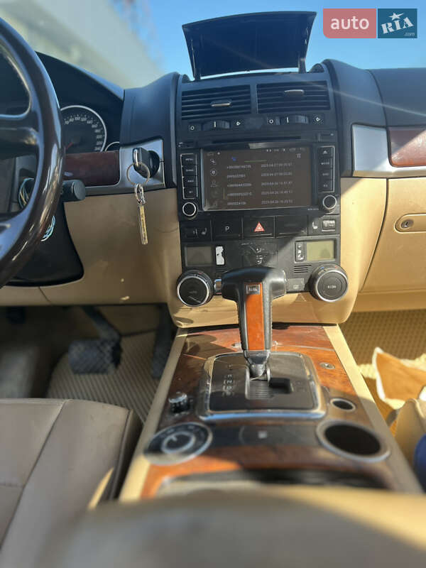 Внедорожник / Кроссовер Volkswagen Touareg 2004 в Черновцах