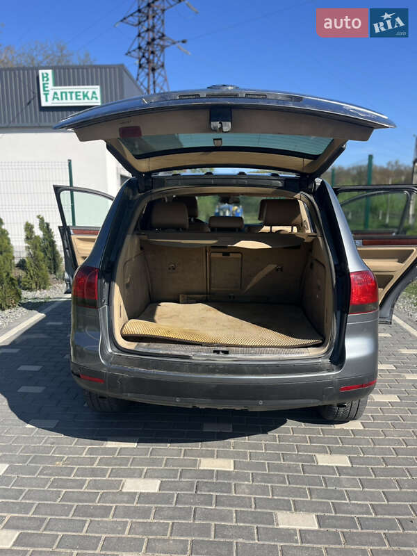 Внедорожник / Кроссовер Volkswagen Touareg 2004 в Черновцах
