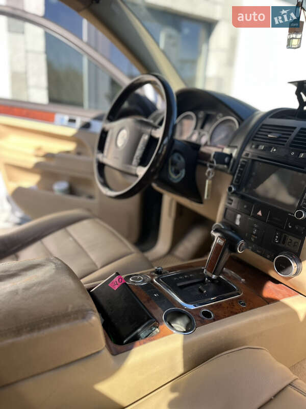 Внедорожник / Кроссовер Volkswagen Touareg 2004 в Черновцах