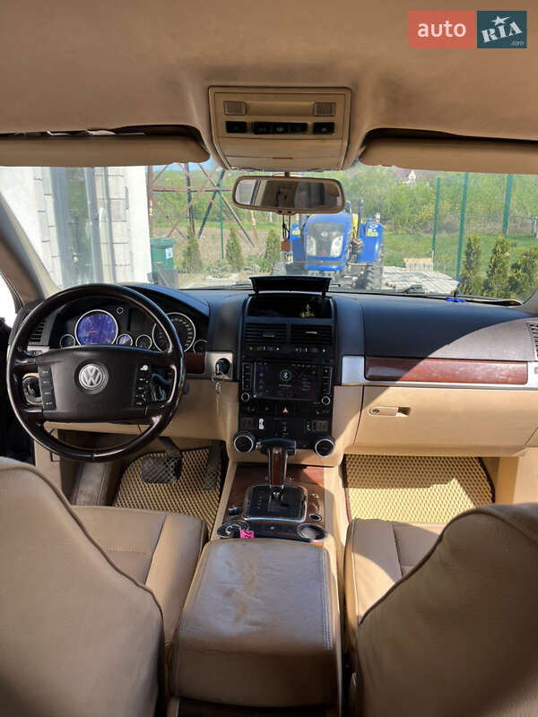 Внедорожник / Кроссовер Volkswagen Touareg 2004 в Черновцах