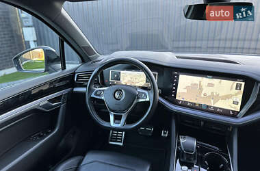 Позашляховик / Кросовер Volkswagen Touareg 2019 в 