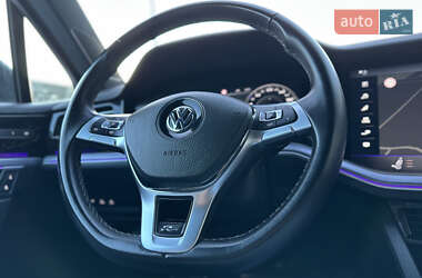 Позашляховик / Кросовер Volkswagen Touareg 2019 в 