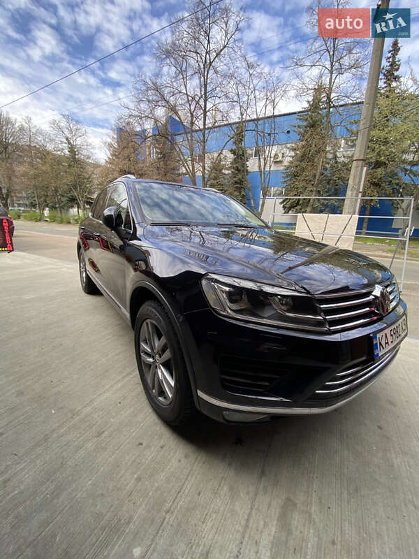 Позашляховик / Кросовер Volkswagen Touareg 2016 в 
