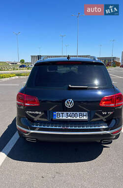 Позашляховик / Кросовер Volkswagen Touareg 2016 в 