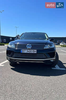 Позашляховик / Кросовер Volkswagen Touareg 2016 в 