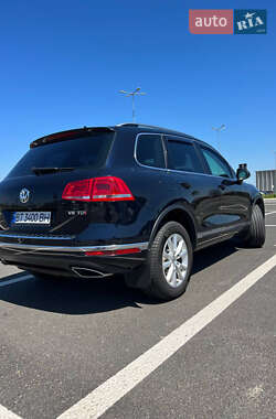 Позашляховик / Кросовер Volkswagen Touareg 2016 в 