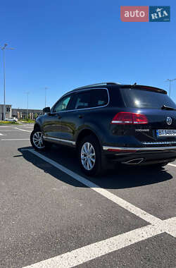 Позашляховик / Кросовер Volkswagen Touareg 2016 в 