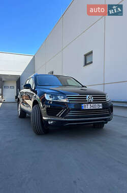 Позашляховик / Кросовер Volkswagen Touareg 2016 в 