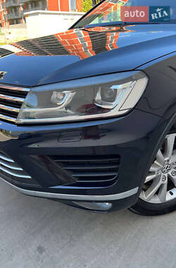 Позашляховик / Кросовер Volkswagen Touareg 2016 в 