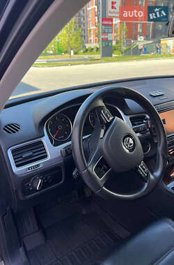 Позашляховик / Кросовер Volkswagen Touareg 2016 в 
