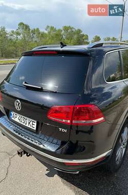 Позашляховик / Кросовер Volkswagen Touareg 2015 в 