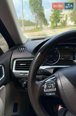 Позашляховик / Кросовер Volkswagen Touareg 2015 в 