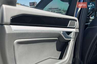 Внедорожник / Кроссовер Volkswagen Touareg 2021 в 