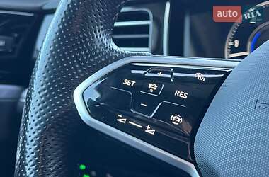 Внедорожник / Кроссовер Volkswagen Touareg 2021 в 
