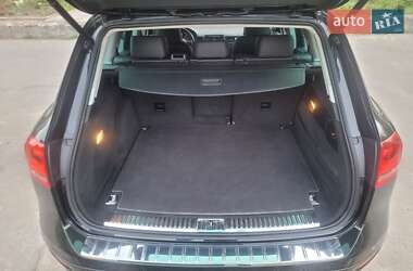 Внедорожник / Кроссовер Volkswagen Touareg 2012 в 