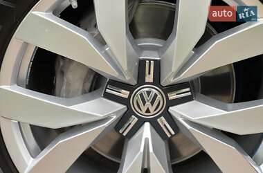 Позашляховик / Кросовер Volkswagen Touareg 2018 в 