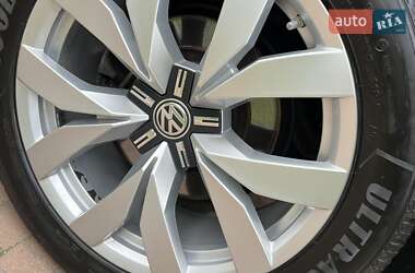 Позашляховик / Кросовер Volkswagen Touareg 2018 в 