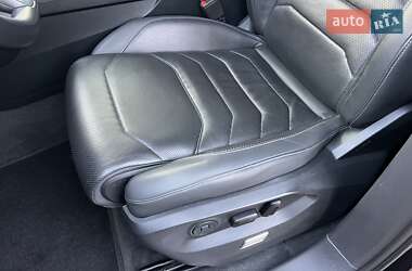 Позашляховик / Кросовер Volkswagen Touareg 2018 в 