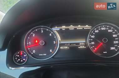 Внедорожник / Кроссовер Volkswagen Touareg 2012 в 