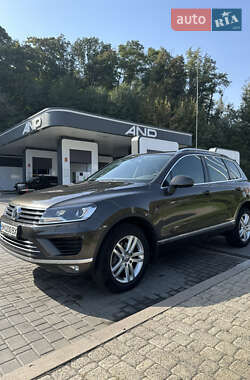 Позашляховик / Кросовер Volkswagen Touareg 2016 в Києві