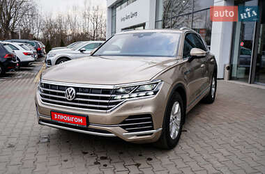 Внедорожник / Кроссовер Volkswagen Touareg 2019 в 