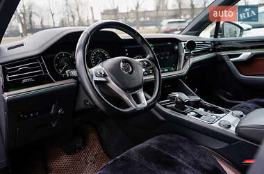 Внедорожник / Кроссовер Volkswagen Touareg 2019 в 