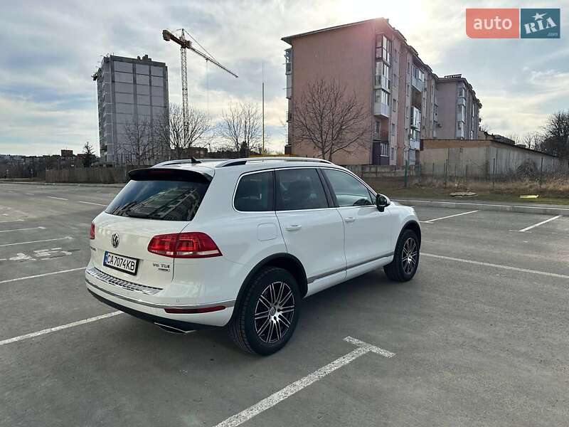Позашляховик / Кросовер Volkswagen Touareg 2015 в Умані