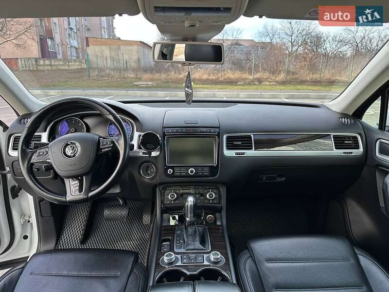 Позашляховик / Кросовер Volkswagen Touareg 2015 в Умані