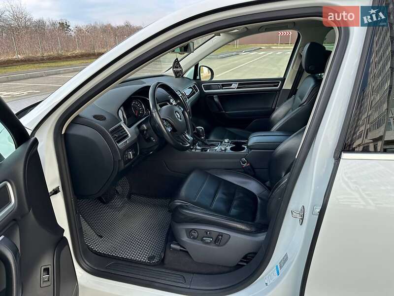 Позашляховик / Кросовер Volkswagen Touareg 2015 в Умані