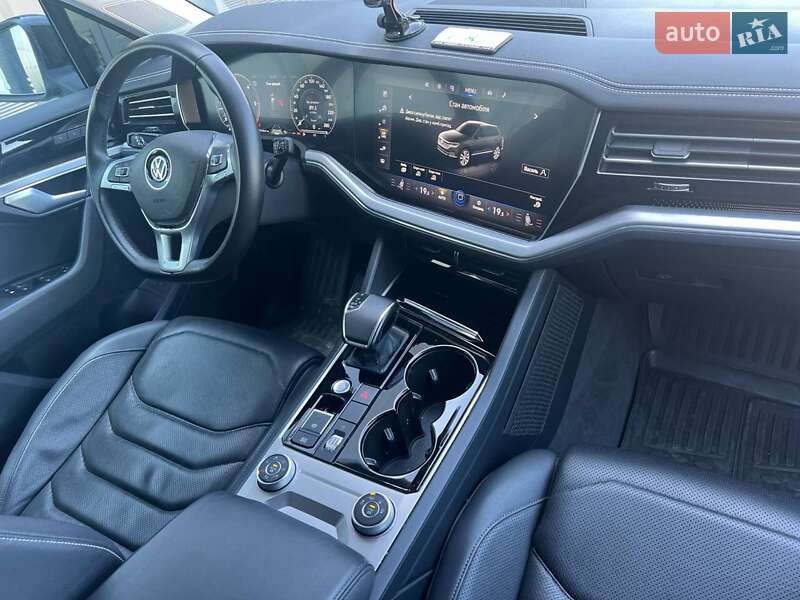 Позашляховик / Кросовер Volkswagen Touareg 2018 в Києві