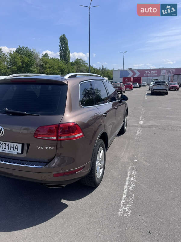 Внедорожник / Кроссовер Volkswagen Touareg 2013 в Кременчуге