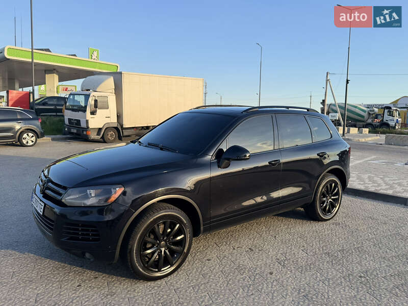 Позашляховик / Кросовер Volkswagen Touareg 2011 в 