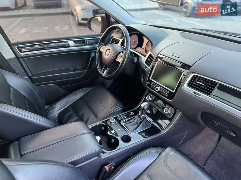 Внедорожник / Кроссовер Volkswagen Touareg 2011 в Львове