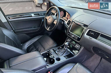 Позашляховик / Кросовер Volkswagen Touareg 2011 в 