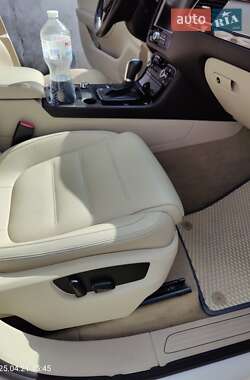 Внедорожник / Кроссовер Volkswagen Touareg 2011 в 