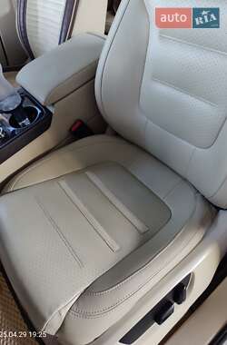 Внедорожник / Кроссовер Volkswagen Touareg 2011 в 